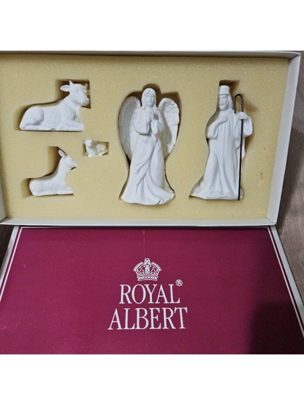 Royal Albert Doulton 1998 Nativity Angel & Animals White In Box Christmas